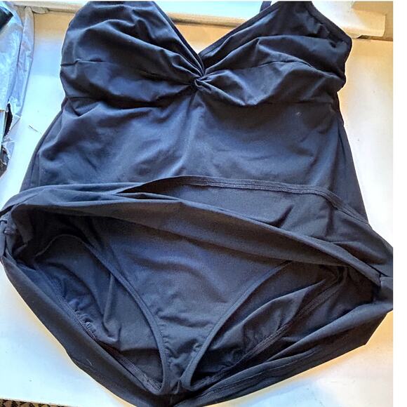 Land’s End One Piece Swimsuit Dress 16 Petite Black Twisted Padded Beach Summer - Picture 3 of 9
